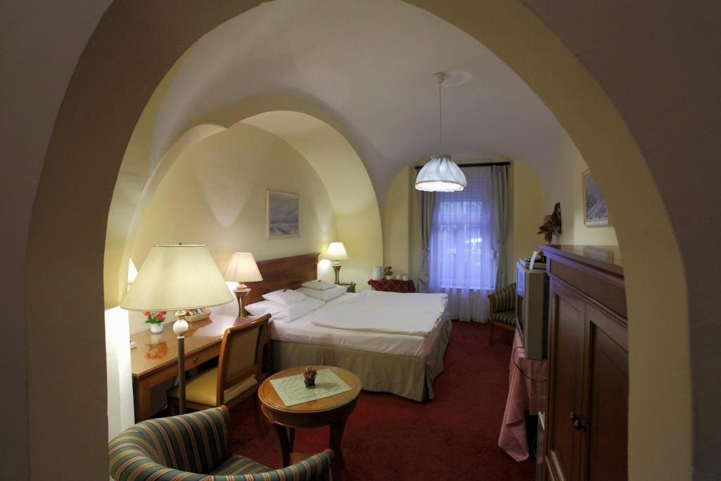 Hotel Romantik Eger Quarto foto