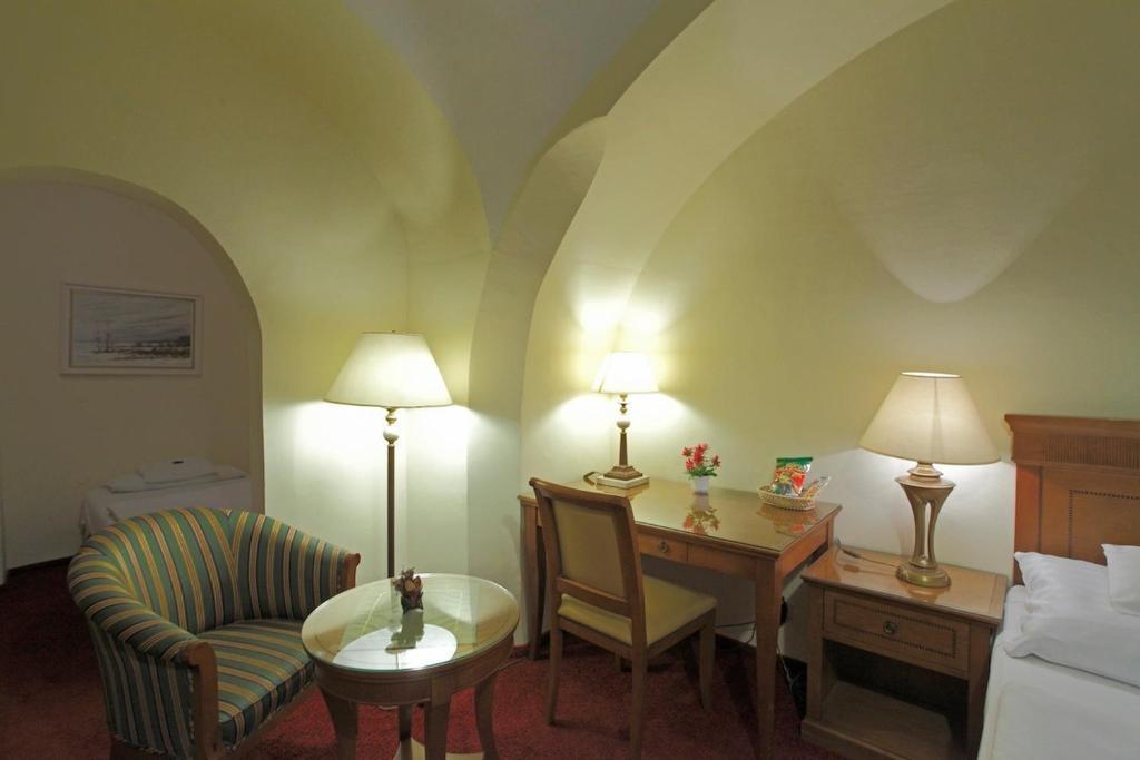 Hotel Romantik Eger Quarto foto