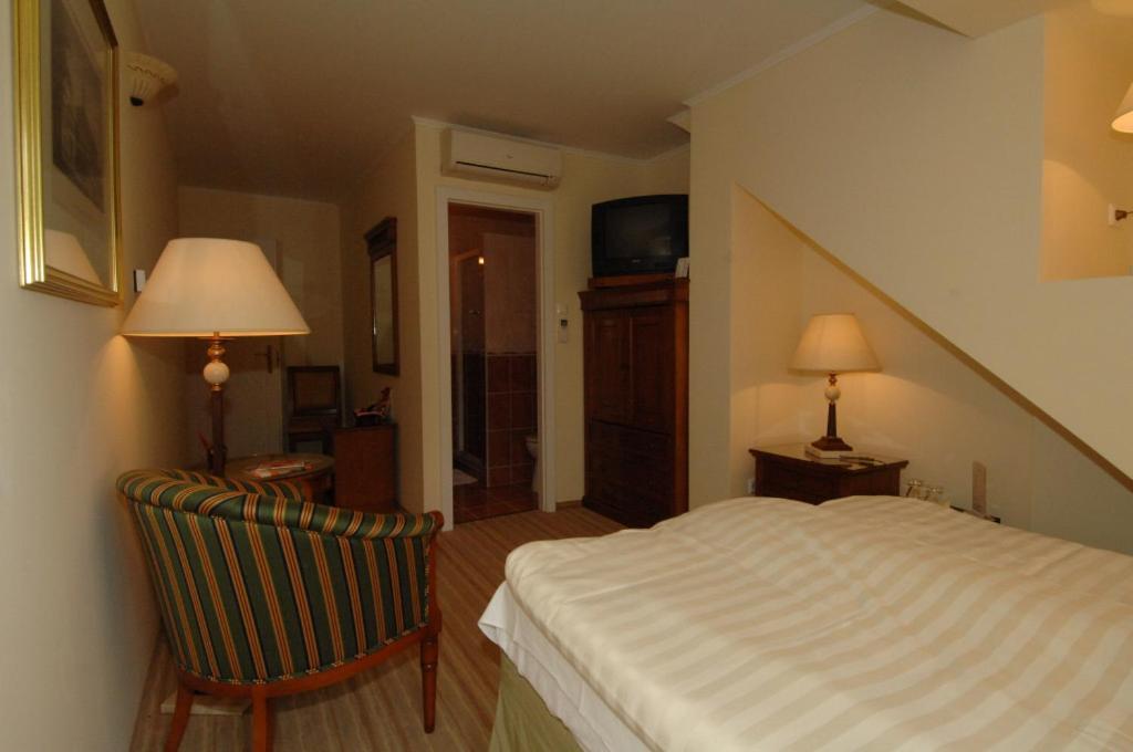 Hotel Romantik Eger Quarto foto